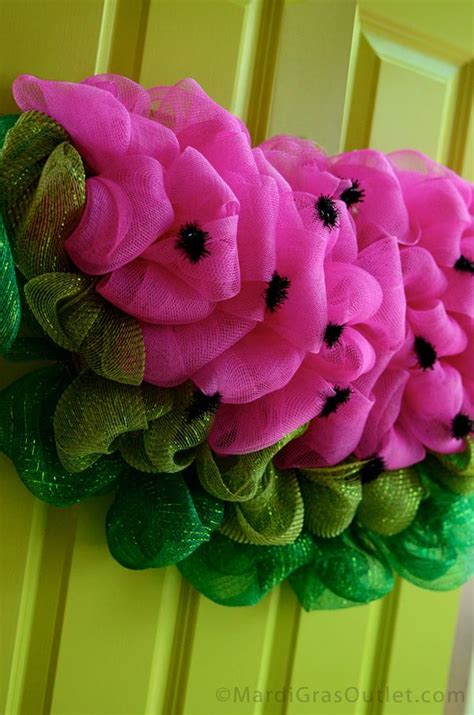You may want to get really creative and add other decorations to your wreath. Deco Mesh, Watermelon, Wreath, Tutorial, DIY, Summer ...