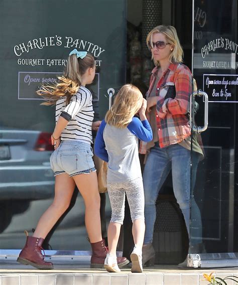 Vidéo Exclusif Jennie Garth va déjeuner avec ses filles Lola et