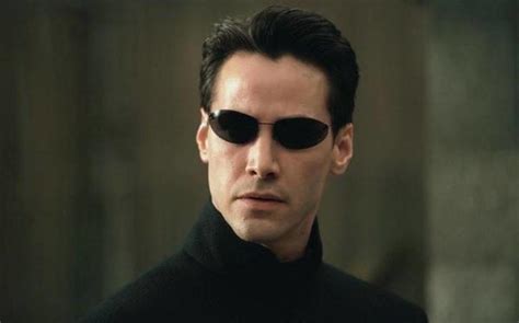 Neos Old Hairstyle Is Back Keanu Reeves Buzz Cut Hints At Time Travel In The Matrix 4