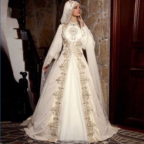 Arabic Muslim Wedding Dresses With Gold Embroidery Long Sleeves Ball Gown Bridal Dress Vestido