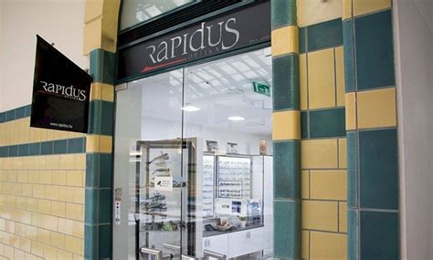 This weapon allows you to aim like a third person shooter, and fires many rounds at once. Széleskörű szolgáltatás szemeinknek - Rapidus Optika