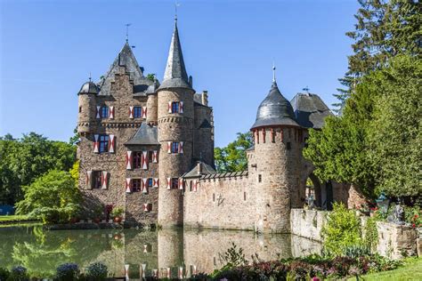 9 Different Types Of Castles Built Throughout History