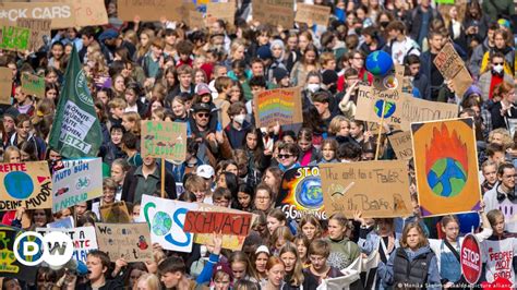 fridays for future activists protest worldwide dw 09 23 2022