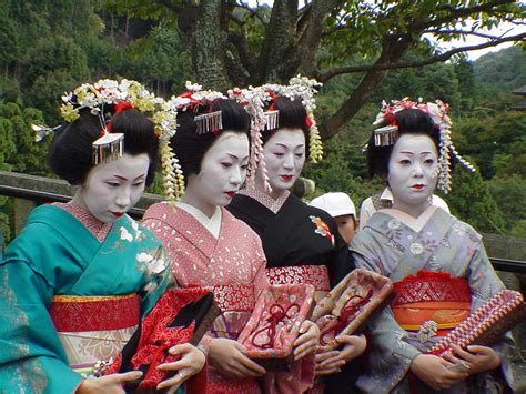 Japan Bursting Into Cultural Vividness Japanese Life Styles
