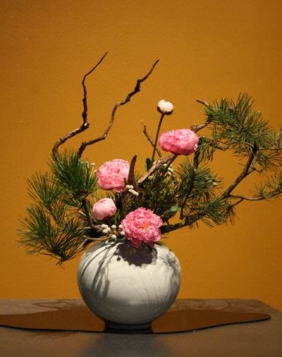 Cắm Hoa Sen Theo Phong Cách Ikebana Nhật Bản