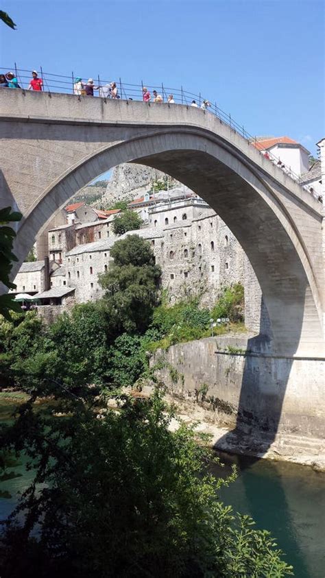 Vecchio Ponte Ricostruito Di Mostar Sul Fiume Neretva Bosnia