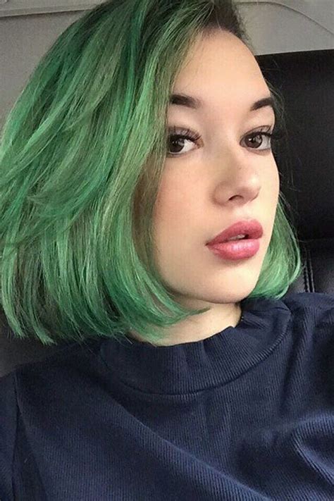 14 Celebrities Who Tried The Colorful Hair Of Your Dreams Green Hair Hair Tint Short Green Hair
