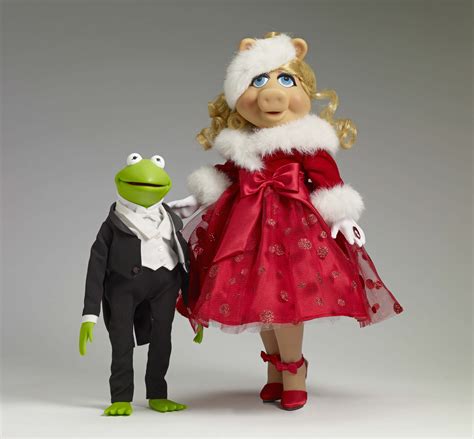 A Playful Winter Wonderland Miss Piggy And Kermit