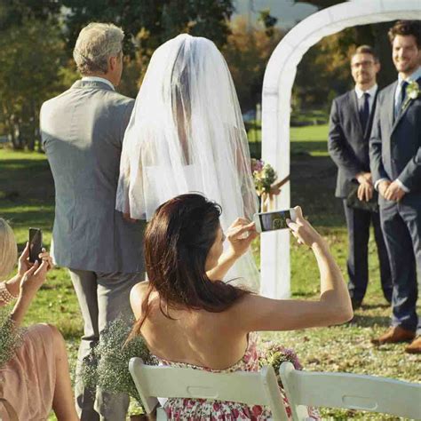How To Have An Unplugged Wedding Ceremony Easy Weddings