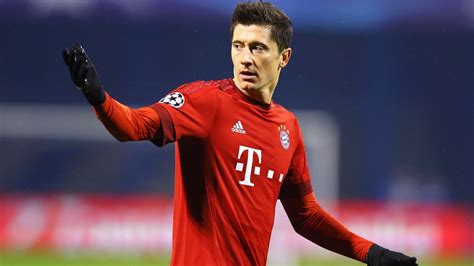 Robert lewandowski is a forward who has appeared in 25 matches this season in bundesliga, playing a total of 2103 minutes.robert lewandowski scores an average of 1.5 goals for every 90 minutes that the player is on the pitch. Lewandowski recusa "maior salário do mundo" de clube ...
