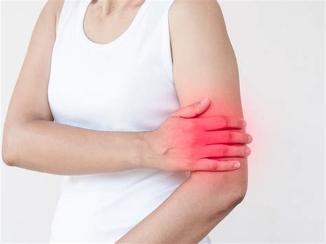 They are both classified as repetitive strain injuries and are actually caused by overuse of the wrist despite the pain being felt in the elbow. Arm pain doctor near me - Michigan Chiropractic Specialist