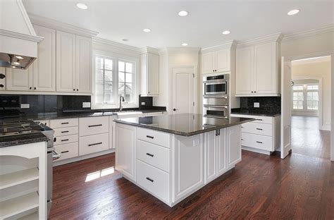 See more ideas about melamine cabinets, laminate cabinets, painting kitchen cabinets. Refacing kitchen cabinets in Montreal - A perfect solution ...
