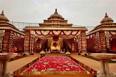 This Couple Got A Whole Temple Recreated For Their Wedding Decor