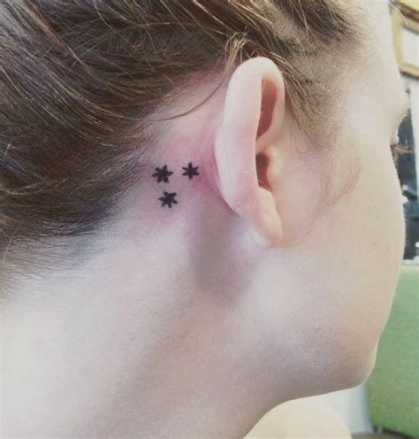 26 idées de tatouages derrière l oreille So Busy Girls