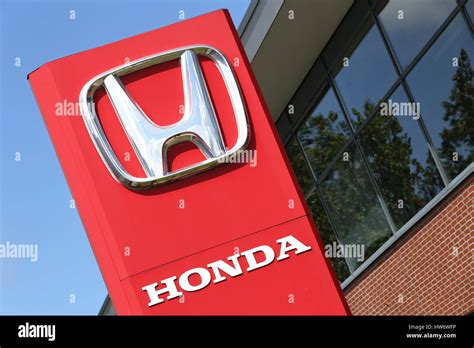Honda Dealership Sign In Front Of The Showroom Stock Photo Alamy