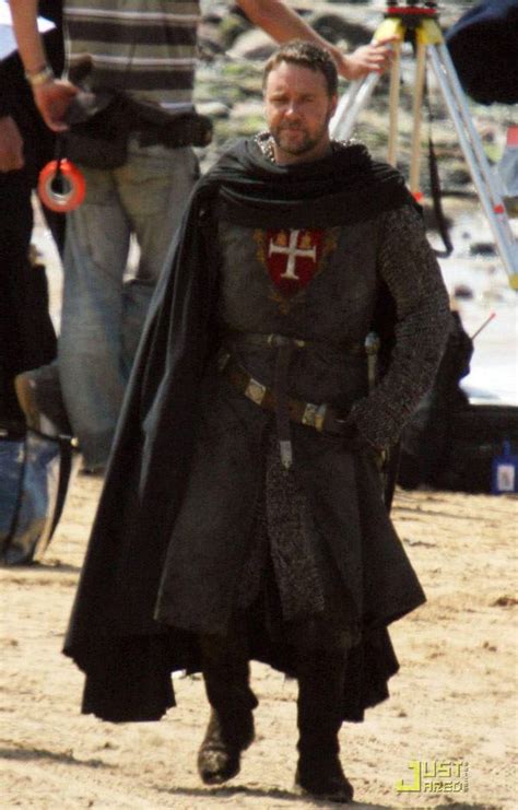 Another Look At Russell Crowe On The Set Of Robin Hood