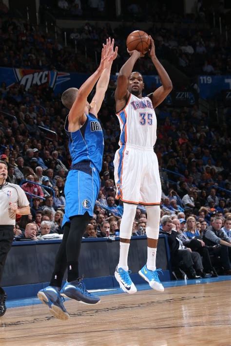 Solewatch Kevin Durant Finally Wore The Nike Kd 7 For One Quarter
