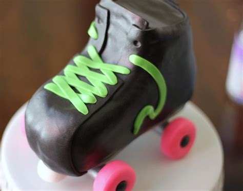 Roller Skate And Rollerskate Fondant Cake Topper This Cute Etsy