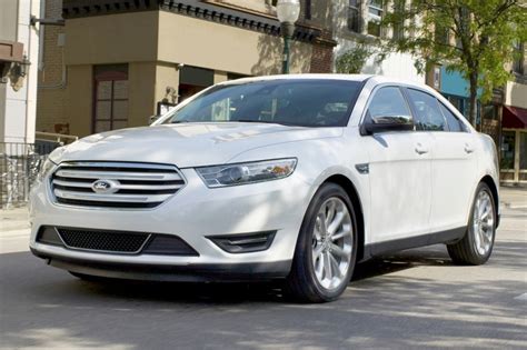2016 Ford Taurus Pictures 11 Photos Edmunds