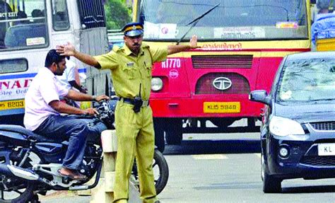 A video of a police officer from kerala has become viral with a claim that he was promoting islam and saying that if one converts. Traffic cops go deaf, no one hears their plaints