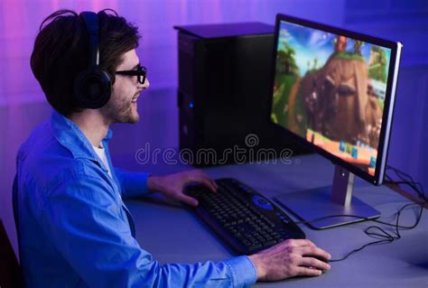 12399 Male Computer Gamer Photos Free And Royalty Free Stock Photos