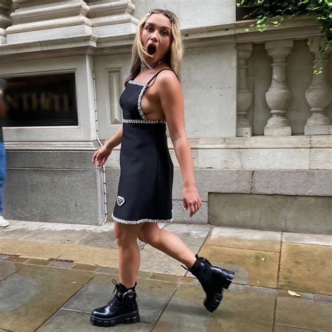 Florence Pugh Nue 74 Photos Biographie News De Stars LES STARS NUES