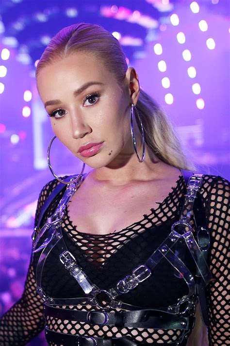 To everyone curious about the pole it's a wooden pole that holds up power lines which is being replaced. Iggy Azalea - HawtCelebs