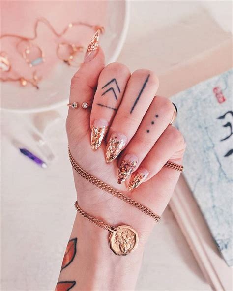 30 Gorgeous And Amazing Finger Tattoo Ideas Women Fashion Lifestyle