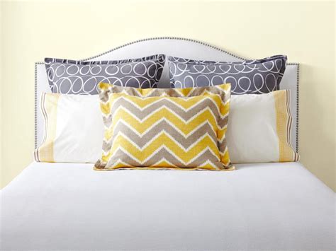 How To Arrange Decorative Pillows On A Bed Hanaposy