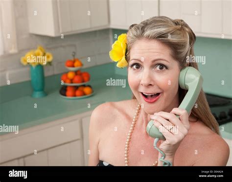 Retro Kitchen Woman Hi Res Stock Photography And Images Alamy
