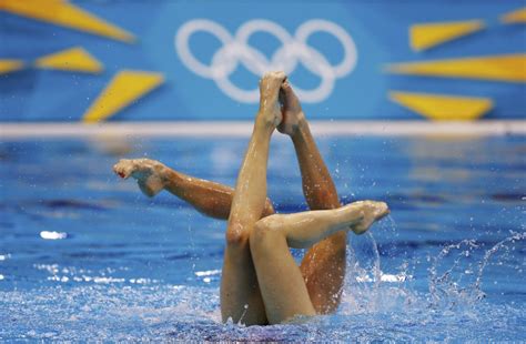 stunning pictures of glamorous girls in synchronised swimming duet ibtimes india