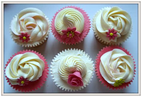 Wedding Cupcake Decorations / The Sweetest Rustic Themed Wedding