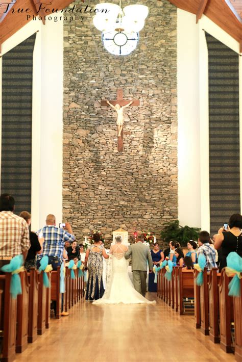 Lalo mora eslabon por eslabon. Hendersonville, NC Wedding Photography | Juan + Nidia