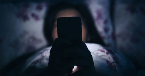 7 Reasons Why You Should Ban Phones From The Bedroom