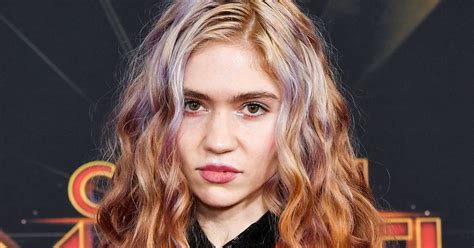 Grimes Announces Shes Knocked Up And Shares Photo Of Her Pregnant