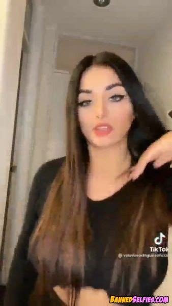 Salma Hot Amateur Teen Striptease Bannedselfies