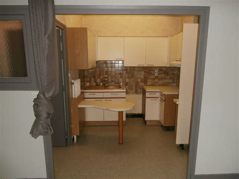 Un parking gratuit est disponible. Appartement F2 2 TAIN L'HERMITAGE Proche gare SNCF Rez de ...