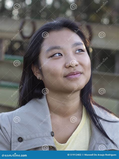 Милая азиатская девушка стоковое фото изображение насчитывающей азиатский 51912402