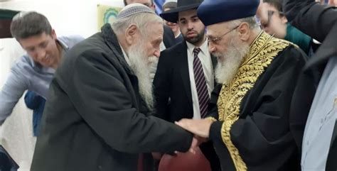 הייתה גזרה והמלכות (הרומית) אסרה ללמד תורה ורבי חנינא בן תרדיון דווקא הקהיל קהילות ברבים והפיץ תורה. לאחר הסערה: הרב יצחק יוסף שיבח את הרב דרוקמן - סרוגים