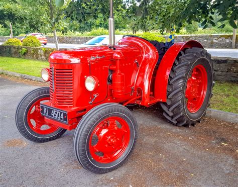Pics Keen Interest In Classic And Vintage Tractors Across The Country