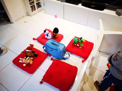 Ad esempio le indagini poliziesche e le cacce al tesoro con mappa. Giochi da fare in casa con i bambini, il gioco dei viaggi ...