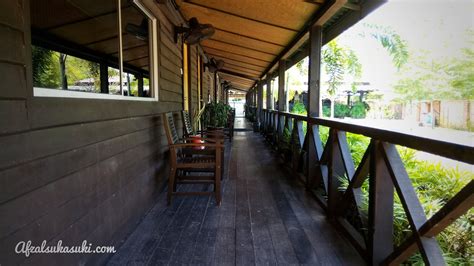 The hut offers a unique place to stay amidst the beautiful malay kampongs surrounding with its clean air environment and traditional cultures. The Hut | Chalet Kayu Berkonsepkan Kampung Di Serkam, Melaka