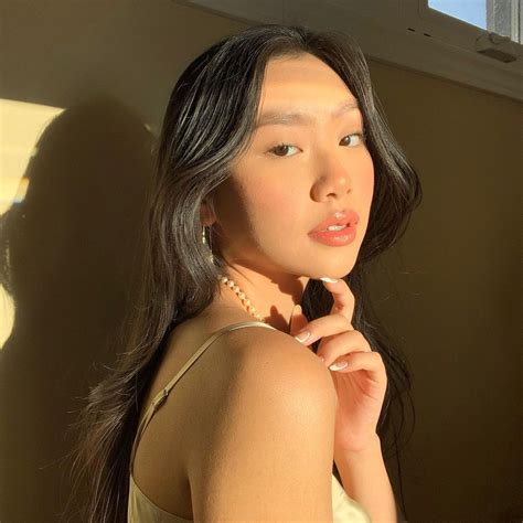 Breanna Quan On Instagram “nineteen” Minimal Chic Insta Photo Ideas Girl Crushes Makeup