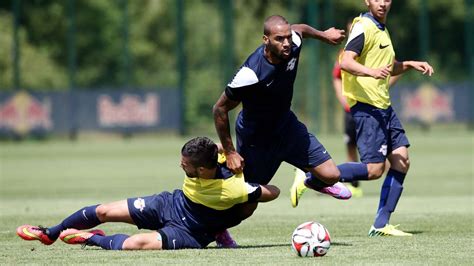 He has written for numerous publications from. Der neue Bulle beim Training: Erster Rüffel für Boyd ...