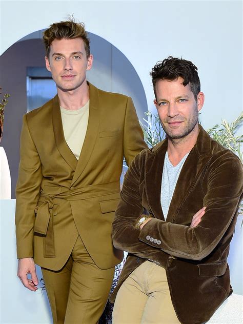 Nate Berkus And Jeremiah Brent S Wedding Featured This Cost Cutting Floral Alternative