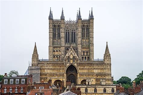 10 Amazing Gothic Style Churches