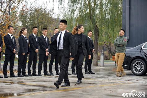 Meet Chinas Famous Post 00s Female Bodyguard Who Needs Only A Pen To