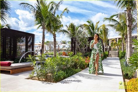 Full Sized Photo Of Eva Longoria Vacations In Los Cabos 03 Photo