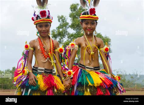 Yap Mädchen In Traditioneller Kleidung Auf Yap Day Festival Insel Yap