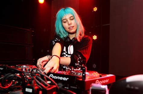 10 Female Djs Who Can Move Your Feet